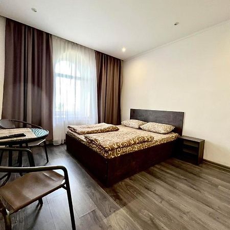 Нові Апартаменти 83 Ivano Frankivsk Bagian luar foto