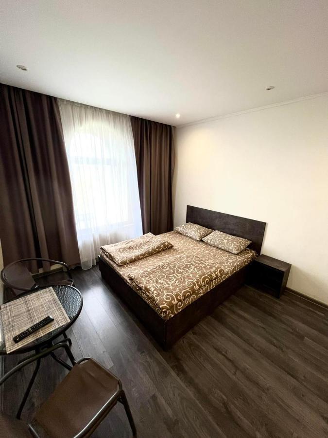 Нові Апартаменти 83 Ivano Frankivsk Bagian luar foto